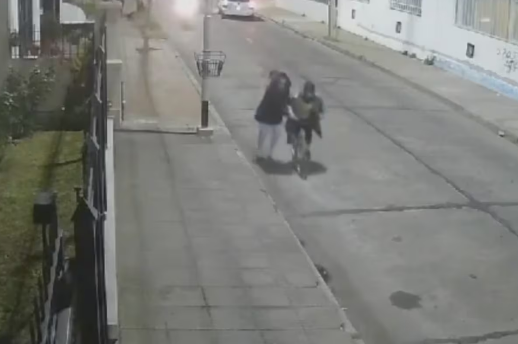 "El niño perdió mucha sangre y nadie vino a asegurar la escena”, denunció una vecina