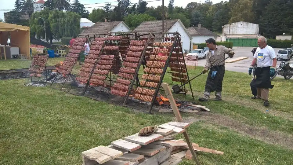 Se viene la Fiesta del Choripán Serrano en Olavarría con la carrera del chorizo con obstáculos