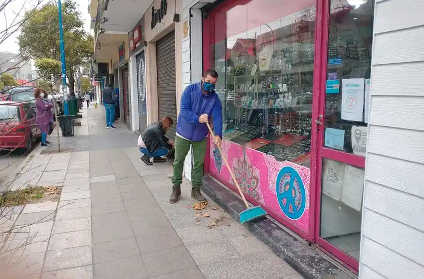 Comerciantes preocupados por el retroceso: "Los contagios no se generan por tener los locales abiertos"