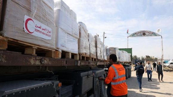 Gaza recibió camiones con combustible, pero la ayuda sigue siendo insuficiente