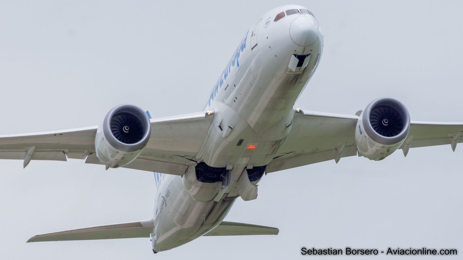 Boeing 787 de Air Europa que volaba entre Córdoba y Madrid es desviado a Paraguay: esto sabemos