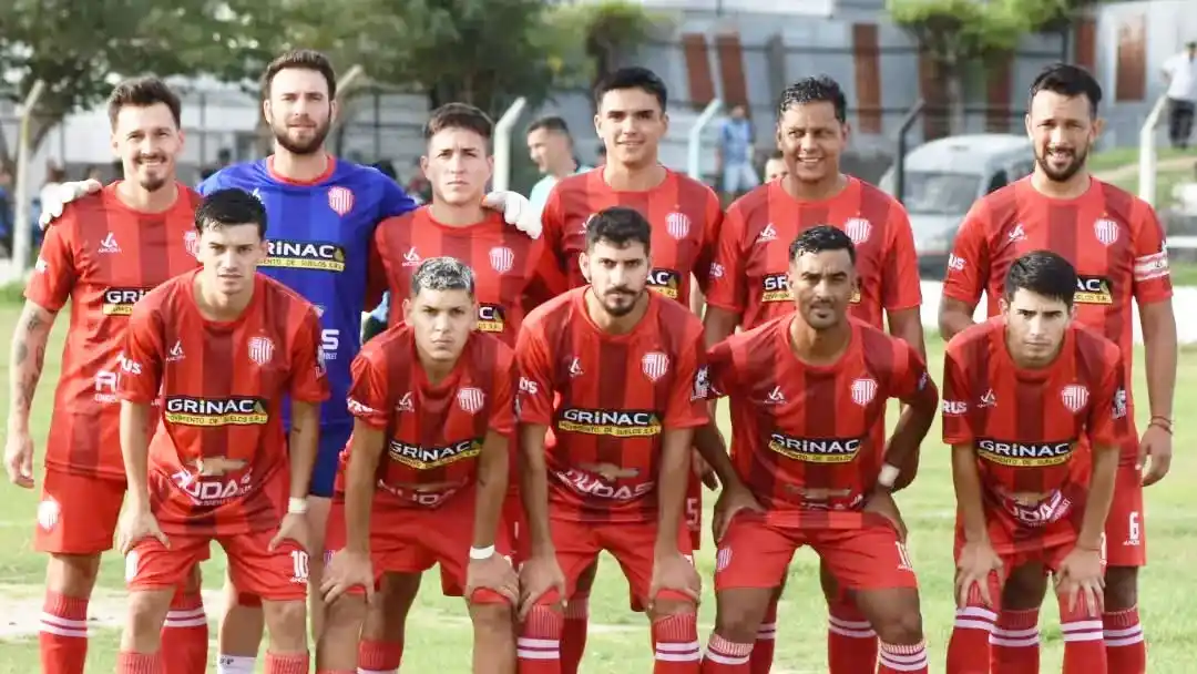 Incidentes en Paraná. Libertad ganaba y el partido fue suspendido. Colegiales eliminado