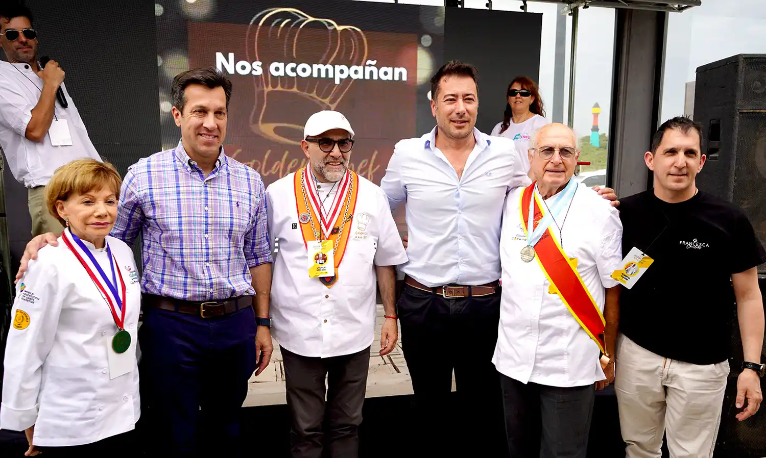 Jefe comunal, Secretario de Turismo y Desarrollo y jurados del evento.