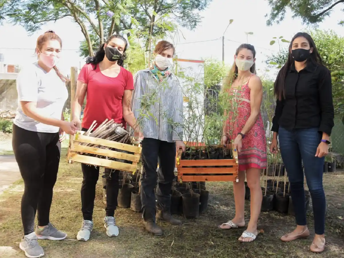Arroyito: entregan árboles para forestar la ciudad y el campo