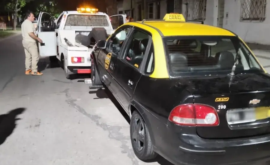 Cayó un taxista alcoholizado que trató de coimear a la policía en zona sur.