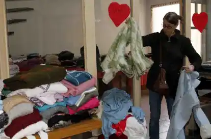 Donan ropa a la cooperadora del hospital