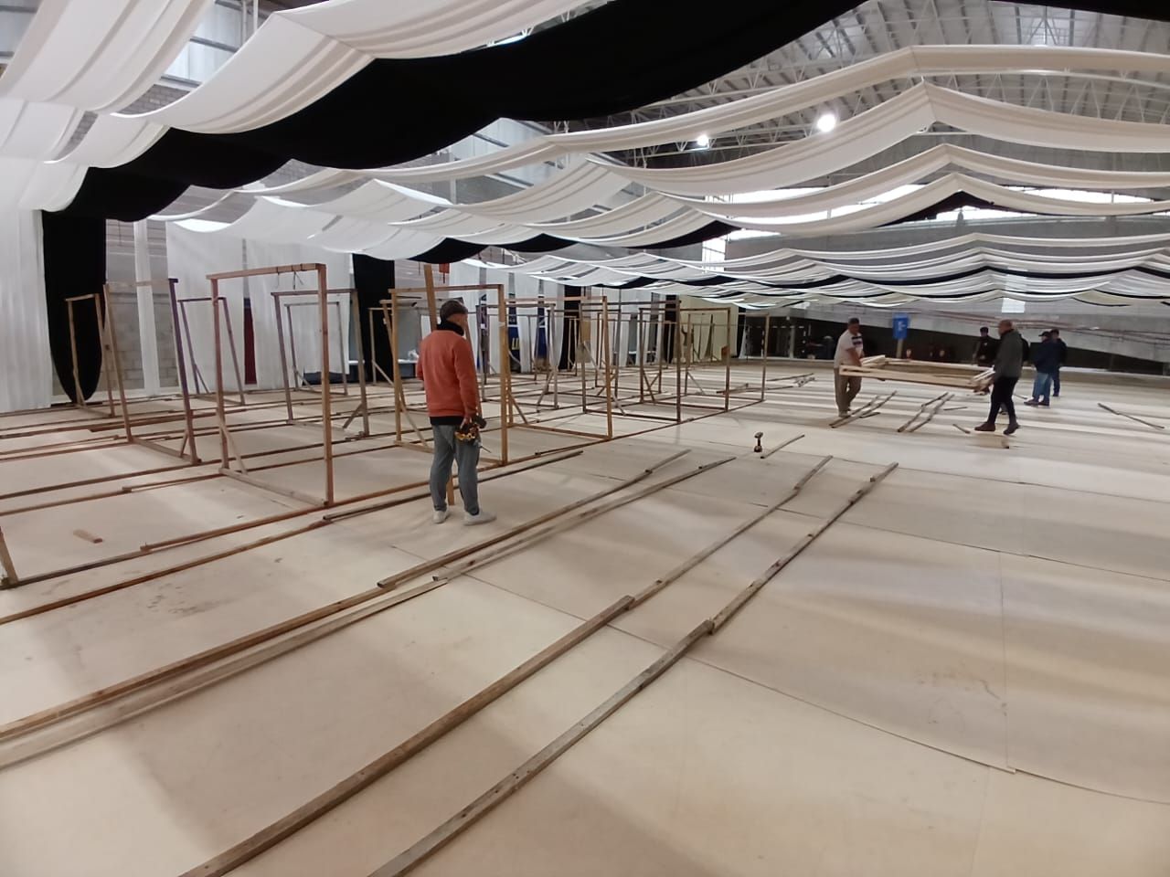 El Polideportivo se prepara para la 25º Feria Nacional de Artesanos