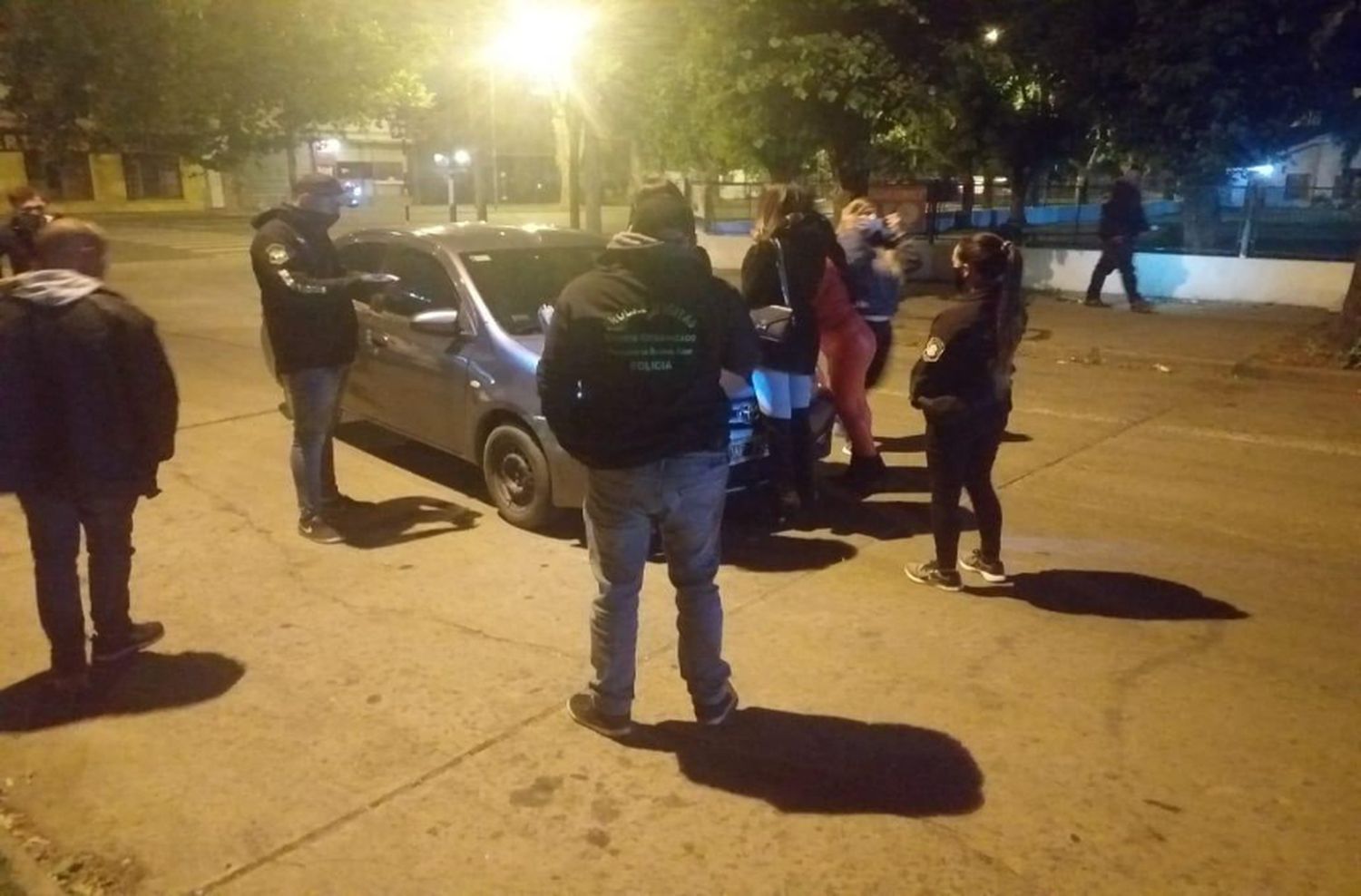 Golpe a la droga en Zona Roja: trans fueron trasladas al HIGA porque la escondían en su interior