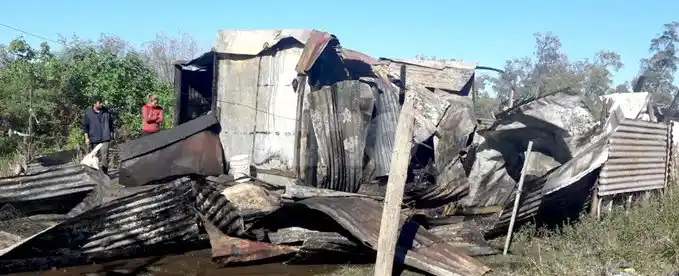 Se incendió una precaria vivienda en Varadero Sarsotti
