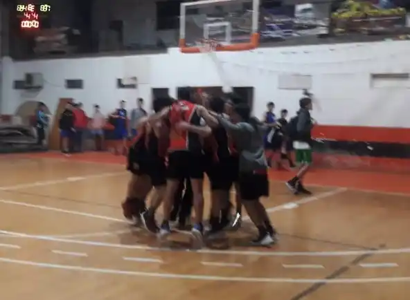 U15: Gualeguaychú derrotó a Paraná y se metió en semifinales