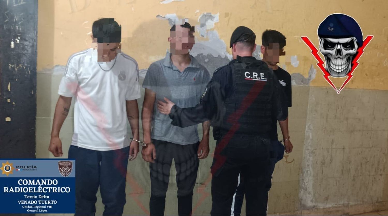 Dos mnenores y un mayor fueron detenidos, tras persecución. Foto: Relaciones Policiales.