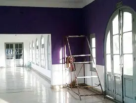 Pintan el edificio y construyen una garita y parador sobre 75
