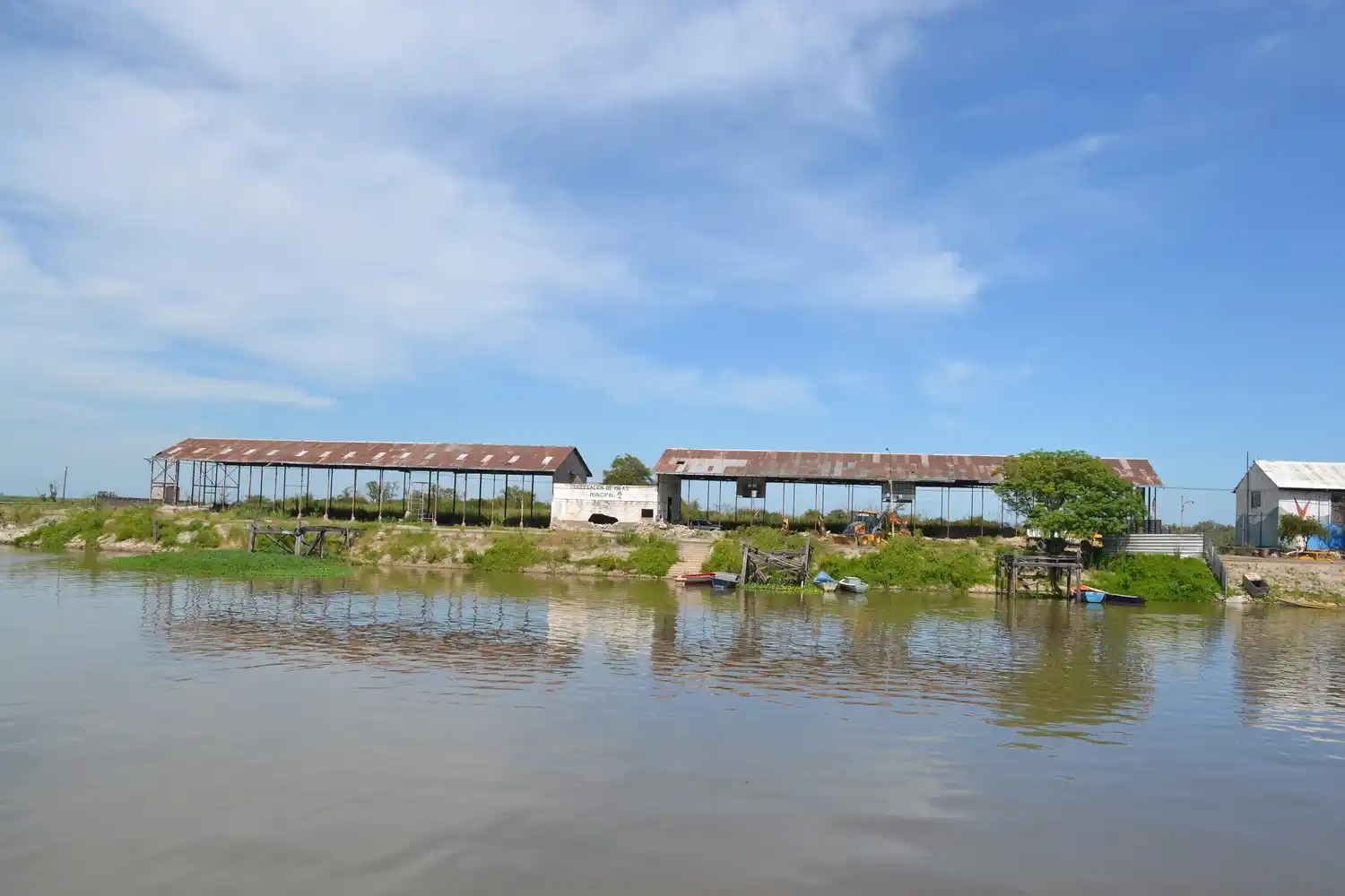 Se complica la continuidad de los trabajos en los galpones del puerto