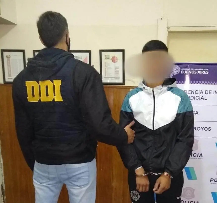 Detuvieron al acusado de lesionar a un joven con una botella en una fiesta en la playa