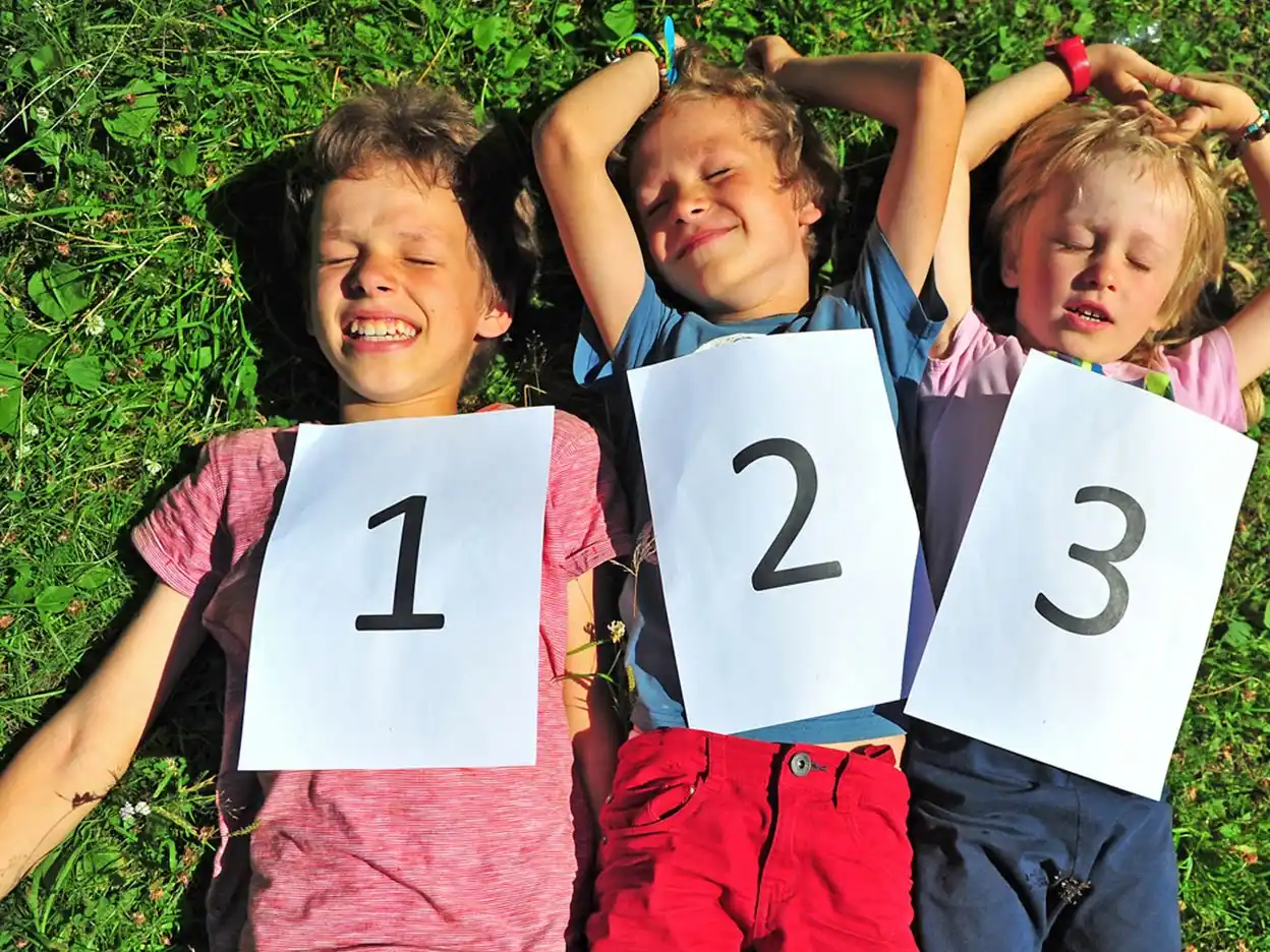 Día Mundial del Hijo del Medio: por qué se celebra hoy, 12 de agosto