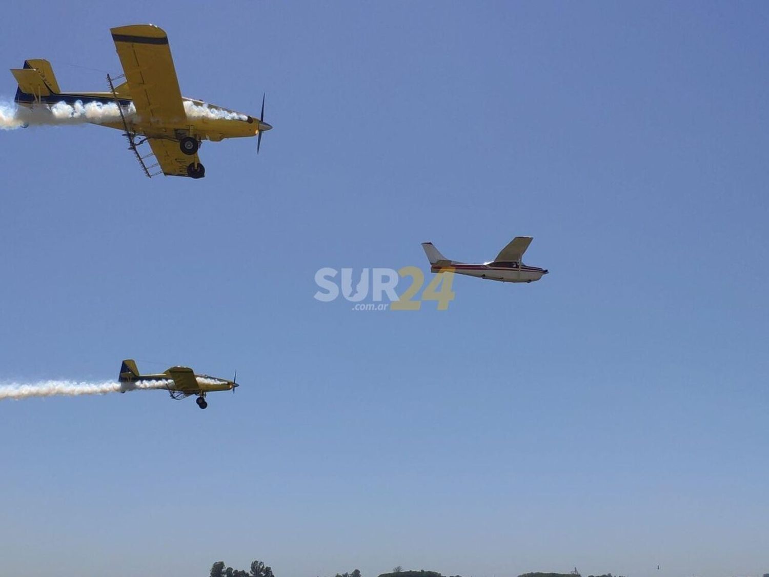 Exitoso festival aéreo por el 50º aniversario del aeroclub cañaseño