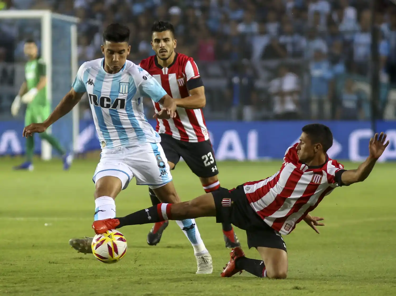 Racing quiere un triunfo que lo acerque al título