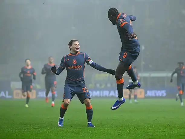 Inter no se baja de la cima.