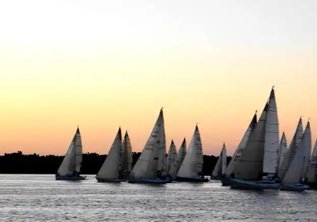 Comienza una nueva edición de la regata Internacional Nocturna "Luna llena"