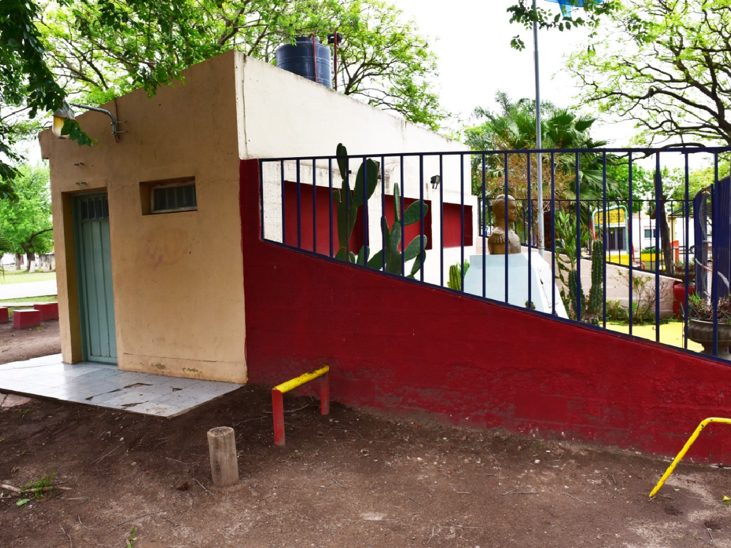 La UCR pedirá por baños en espacios públicos