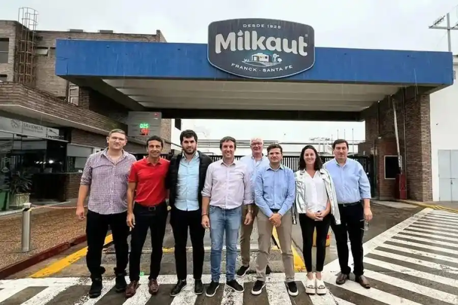 Autoridades recorrieron las instalaciones de Milkaut en Franck y charlaron sobre el panorama actual