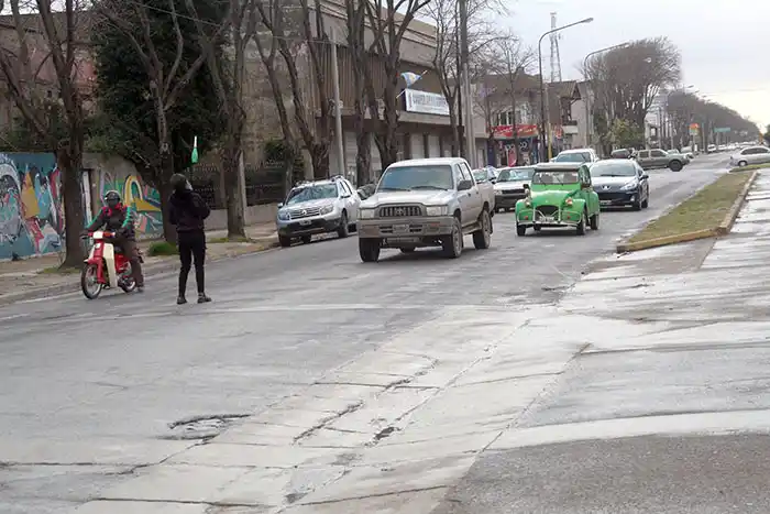 Agreden a una agente policial  durante una reyerta callejera