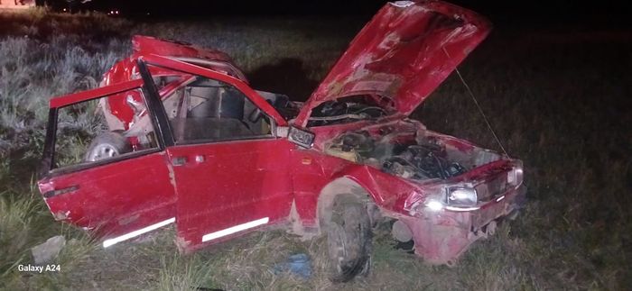 Rescataron a una mujer atrapada en un auto tras sufrir un choque de atrás por un camión accidente autovía 19 - 2