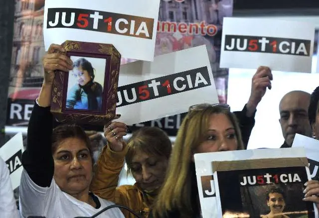 Acto a 29 meses de la Tragedia de Once: "Sigue habiendo pasajeros que viajan colgados"