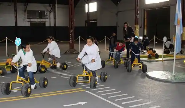 Alrededor de mil alumnos visitarán el móvil de Educación Vial del ACA