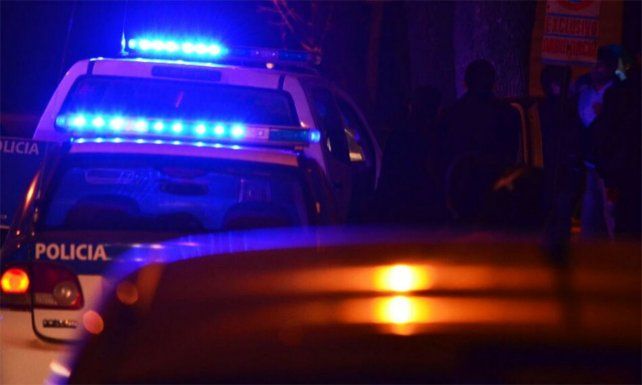 Seis delincuentes atacaron a un hombre para robarle la moto