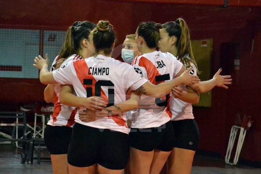 River le quitó el invicto a Estudiantes y es el único puntero