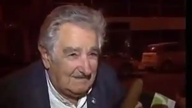 Un indigente le pidió a Pepe Mujica que sea Presidente "para toda la vida"
