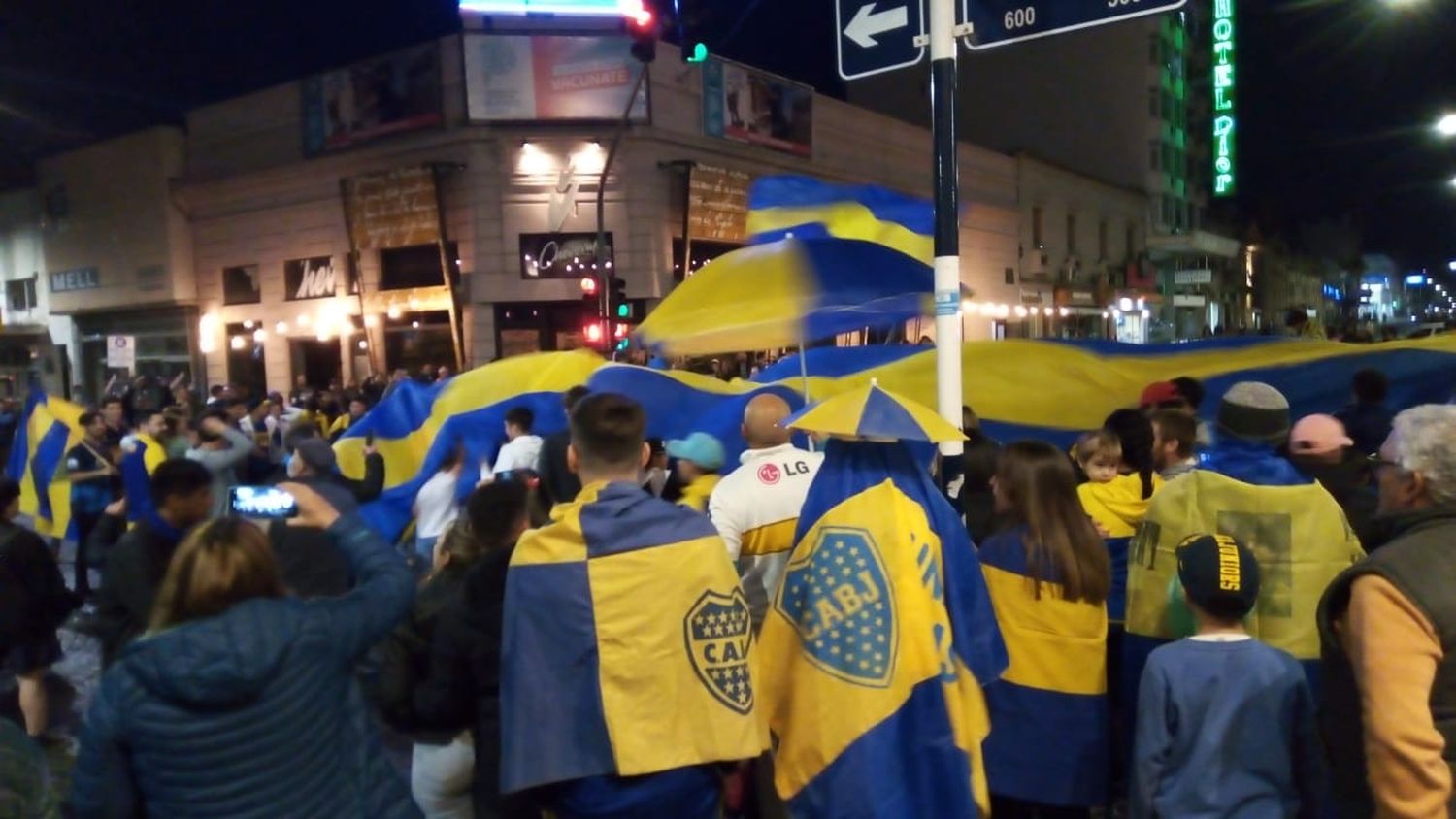 El centro de Tandil se vistió de azul y amarillo con el festejo de Boca
