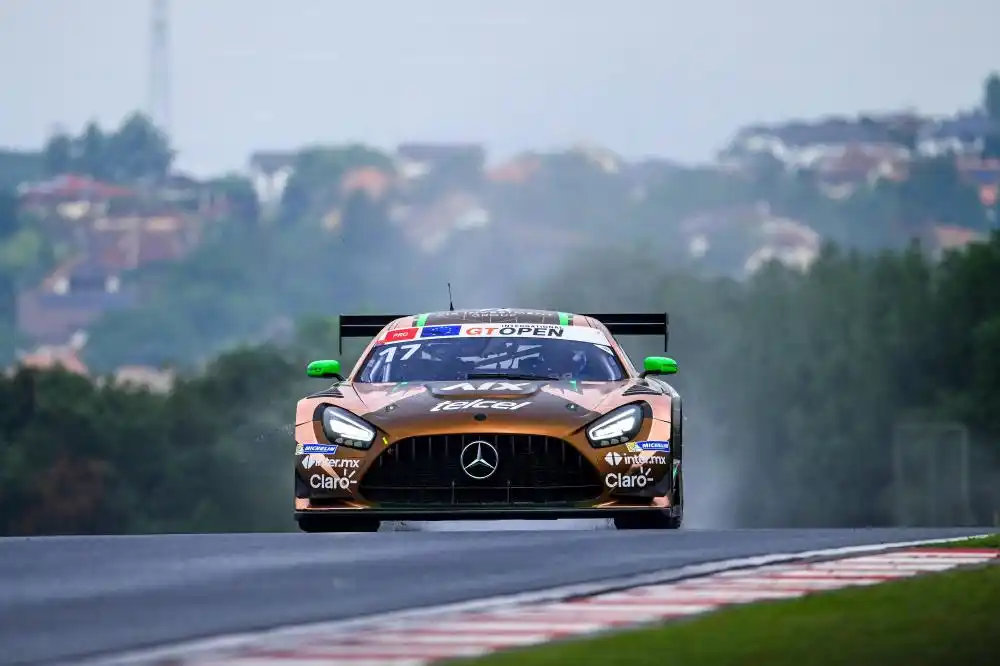 El Mercedes Benz de Marcos Siebert en carrera.