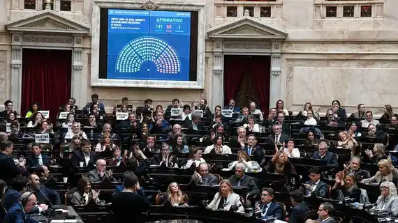 Diputados rechazó cinco DNU clave y frenó el plan de Milei para disolver organismos del Estado
