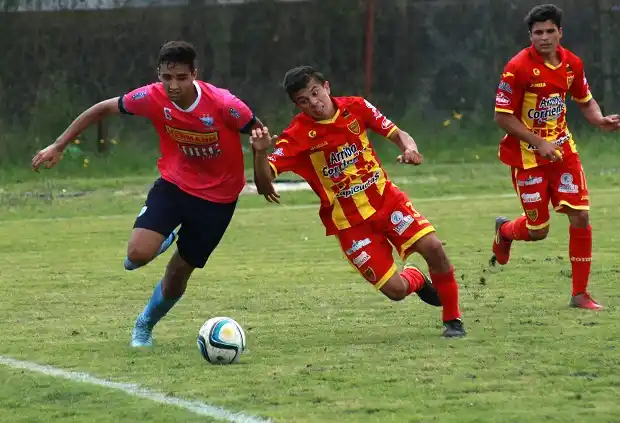 Decanos y correntinos se repartieron triunfos