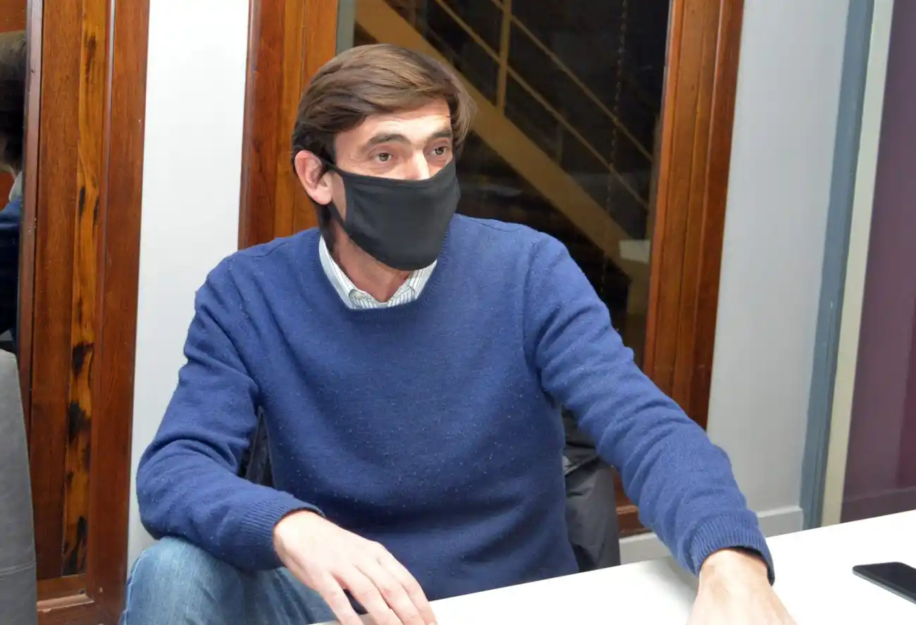 Para la oposición local, Lunghi "traspasó un límite" y le pidieron que revierta su postura