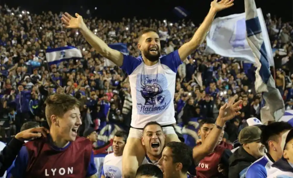 Alvarado ascendió ante un rival que no quiso seguir