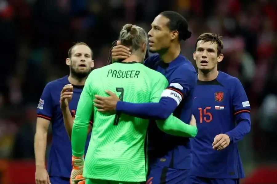Van Gaal confirmó que el arquero de 38 años será convocado para Qatar. (Foto: REUTERS)