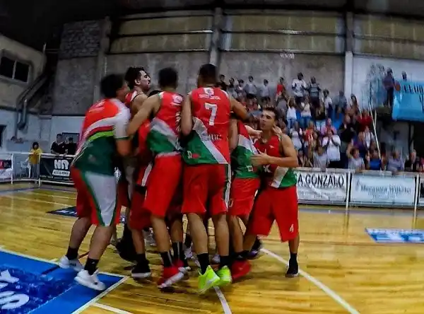 Neptunia mostró su oficio ante un duro Luciano y está en semifinales