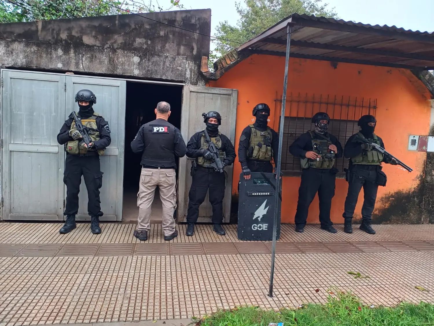 Una mujer recibió amenazas a través de Facebook: allanaron un domicilio y secuestraron equipamiento