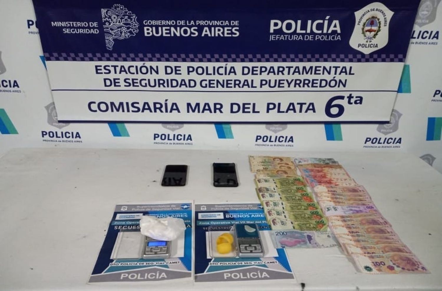 Eluden un control y los atrapan con cocaína, cristal y dinero en efectivo