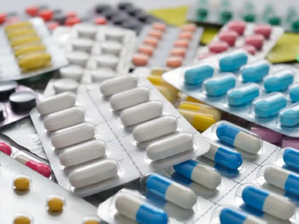 El Gobierno y los laboratorios acordaron rebajar 8% y congelar los precios de los medicamentos