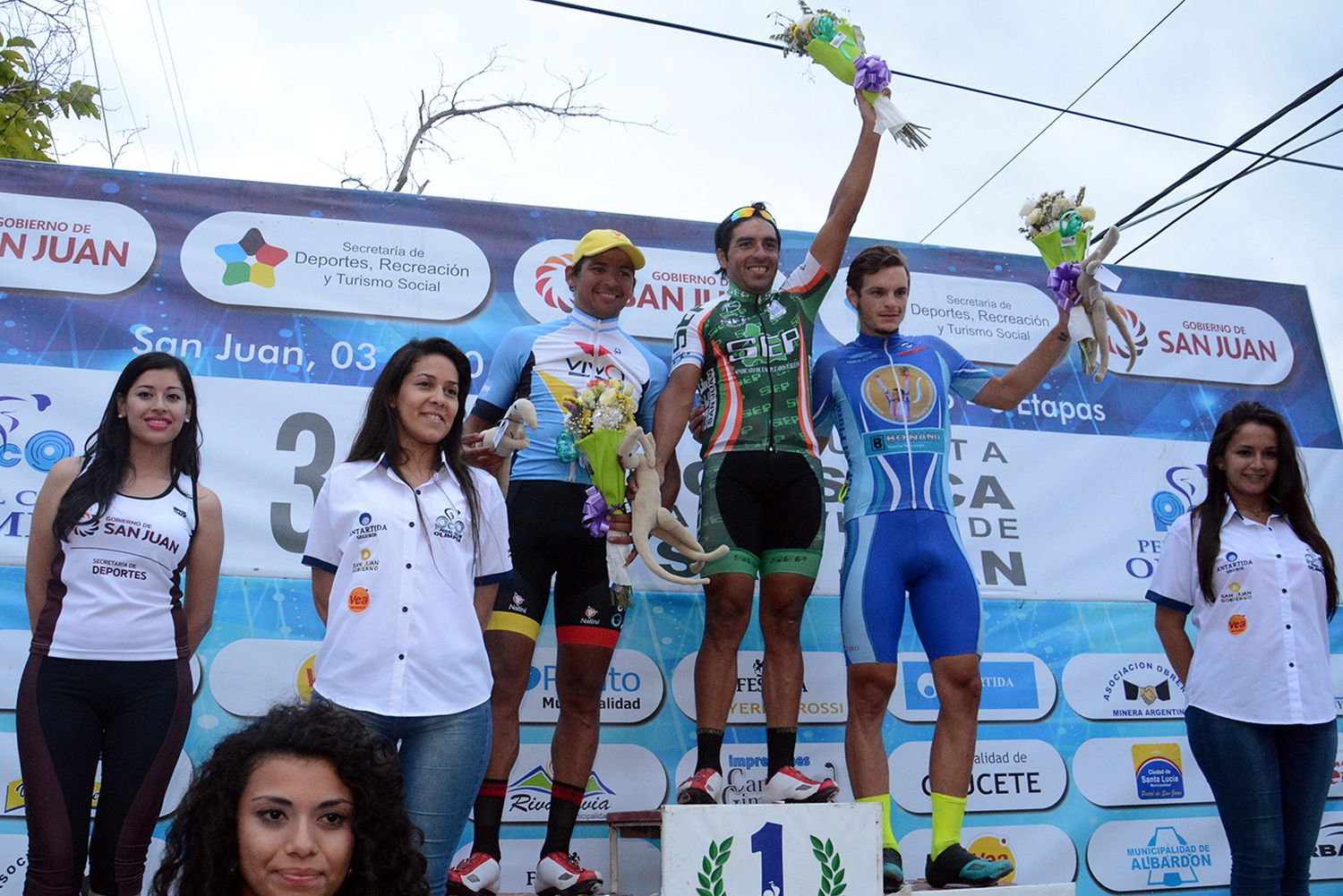 Juan Ignacio Curuchet en el podio de la Vuelta de San Juan. (Foto: Luis Rojo Mallea Prensa Vuelta a San Juan)