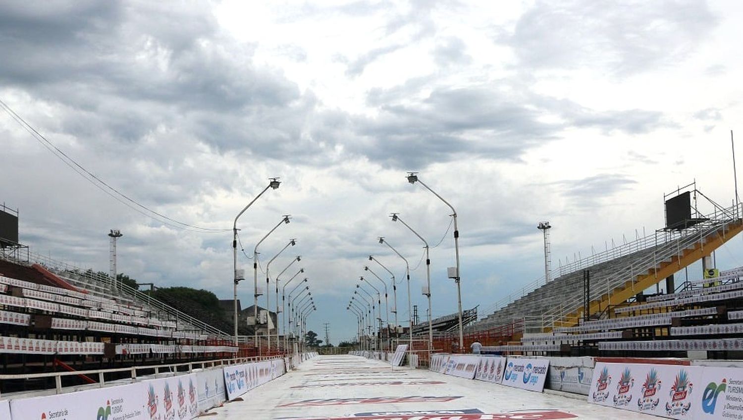 Un conductor chocó contra el corsódromo y después intentó pegarle a la Policía