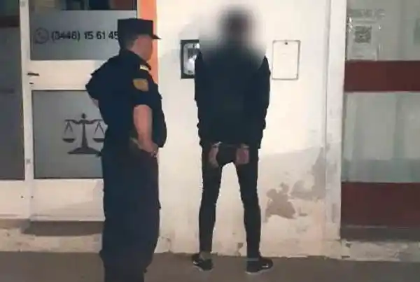 Persiguen y detienen a un joven que robó un kiosco en Del Valle y Ayacucho 