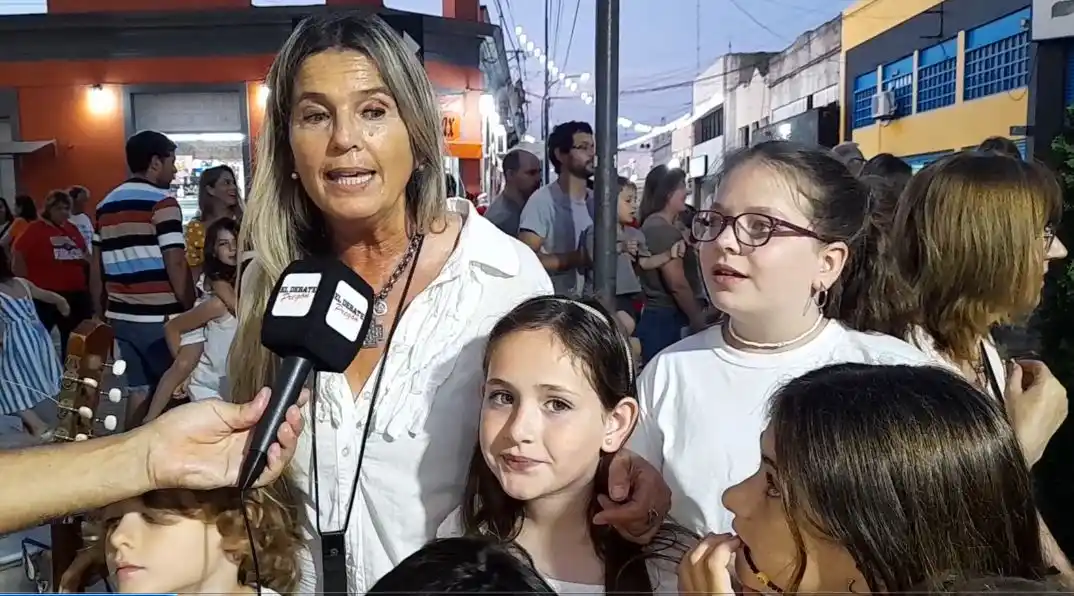El coro infantil “En son de paz” interpretó villancicos navideños en calle San Antonio