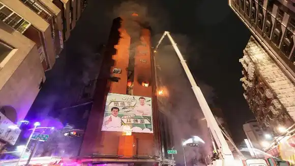 HORROR Y DESESPERACIÓN en edificio que se incendió en Taiwán y deja 46 personas muertas