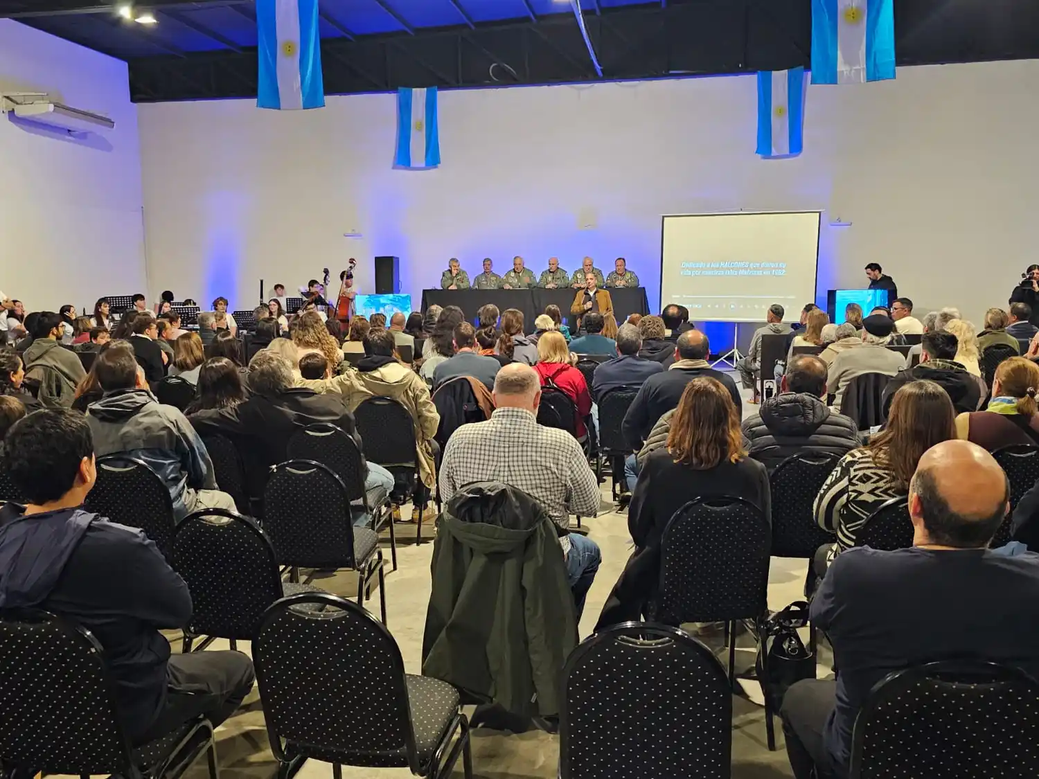 Homenaje a los "Halcones": emotivo encuentro con excombatientes de Malvinas en Chascomús