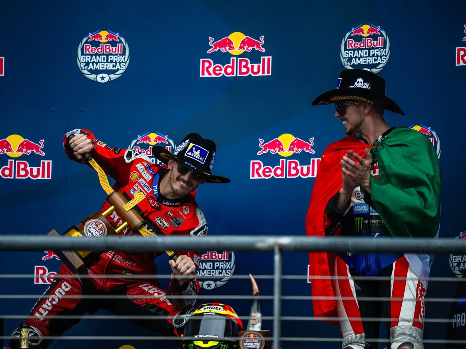 Bagnaia festeja en el podio de Austin.